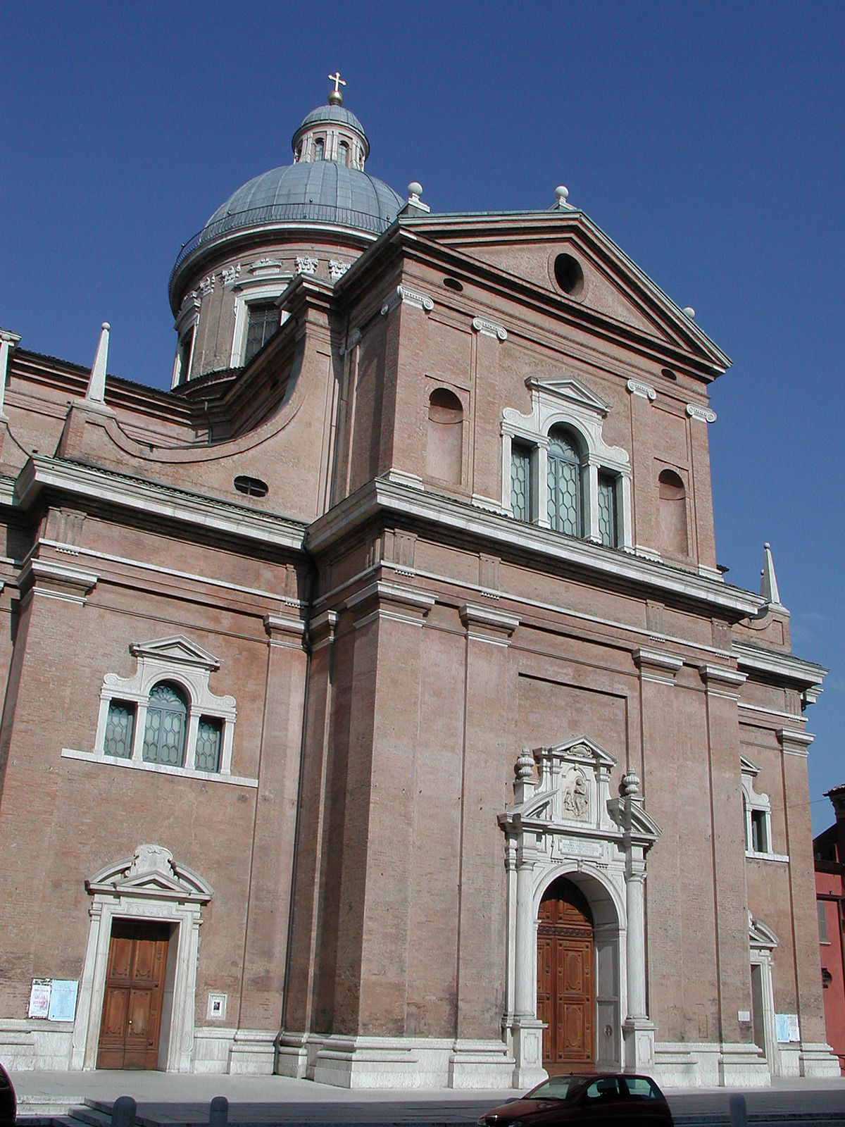 La facciata della basilica modenese che ospita l'immagine cinquecentesca della "Ghiara"