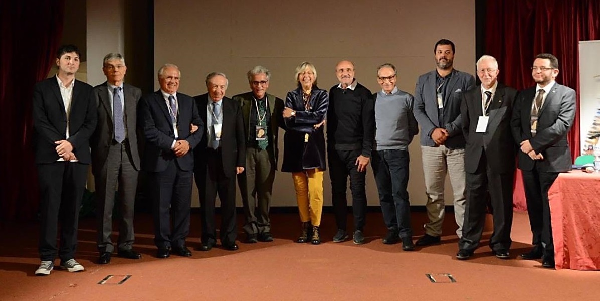 I relatori; da sinistra: Domenico Luciano Moretti, Pasquale Fracassi, Beniamino Russo, Aldo Luisi,Antonio Iurilli, Emma Angelini, Corrado Minervini, Francesco Punzi, Alberto D’Andrea, Giuseppe Ruotolo e Luca Lombardi. Nella foto mancano Giuseppe Colucci e Pasquale Corsi I relatori del convegno