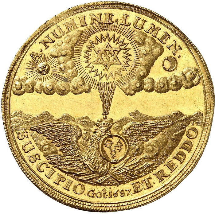 Il tallero dell'alchimista, rovescio: A NUMINE LUMEN SUSCIPIO ET REDDO ("Da Dio ho ricevuto la luce e la restituisco"), in esergo Got[ha] 1687. Sopra un banco di nuvole, tra il sole (l'oro) e la luna (l'argento) l'esagramma (l'unificazione di tutti gli elementi e la pietra filosofale), che reindirizza i suoi raggi concentratisull'aquila alchemica (processo di vaporizzazione); l'aquila tiene nel becco un "uroboros" (simbolo di eternità e di materia prima, i prodotti di partenza) è il suo becco che intreccia i simboli alchemici di sale, zolfo e mercurio