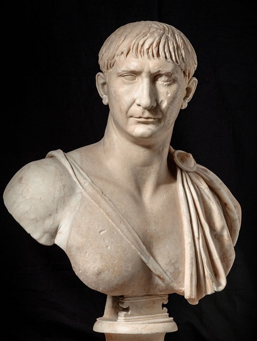 Busto in marmo dell'imperatore Traiano dai Musei Capitolini, Roma