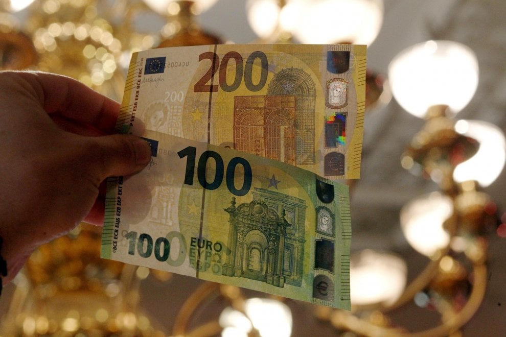 I nuovi 100 e 200 euro: a quando i primi tentativi di falsificazione? I nuovi 100 e 200 euro: a quando i primi tentativi di falsificazione?