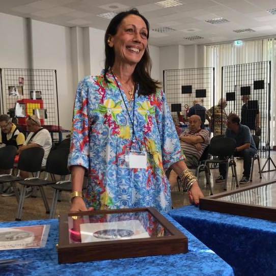 L'artista Loredana Pancotto nel corso della sua personale al Convegno di Riccione del 29-31 agosto scorsi