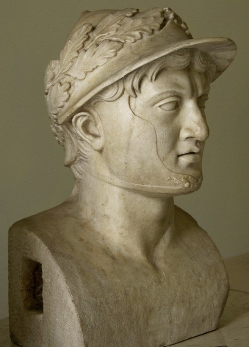 Pirro re dell'Epiro e dei Molossi in un celebre busto conservato al Museo Archeologico Nazionale di Napoli