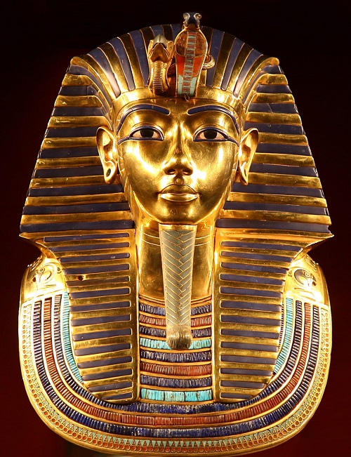 La clelbre maschera funebre del faraone Tutankhamon esposta al Museo Egizio del Cairo e che simboleggia in modo iconico la civiltà egiziana