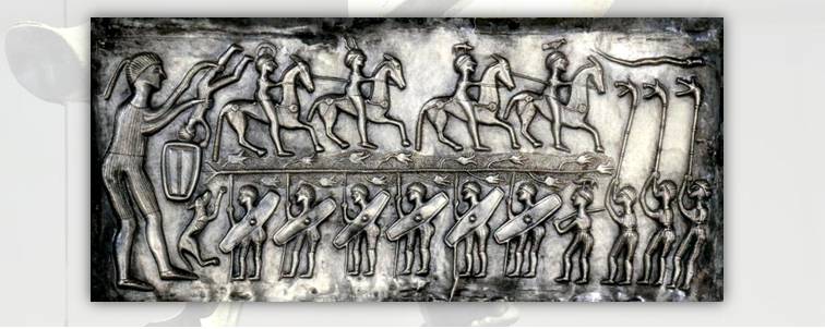 4. Calderone celtico di Gundestrup, scena rituale con guerrieri, I secolo a.C. circa, Museo Nazionale Danese di Copenaghen