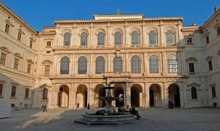 Il magnifico complesso di Palazzo Barberini, nel centro di Roma, è la sede storica dell'Istituto italiano di numismatica