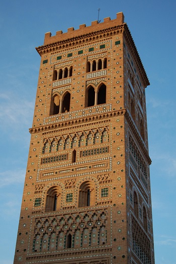 L'elaborata architettura della la torre campanaria della Iglesia del Salvador di Teruel è il soggetto dei primi 2 euro di Spagna del 2020