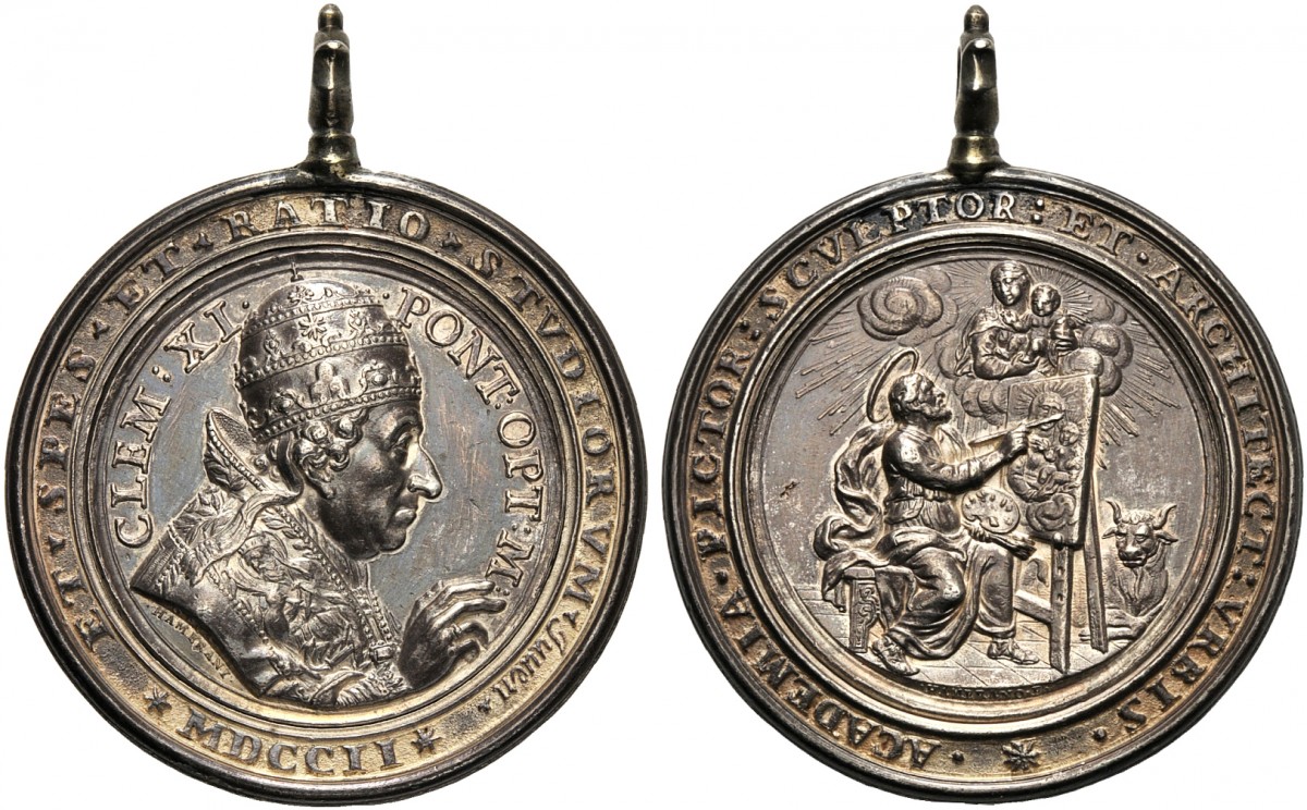 Una rarissima medaglia premio portativa, in argento, del primo Concorso Clementino del 1702; il fatto che fosse destinata ai giovani artisti si evince dalla sigla IUVEN al dritto