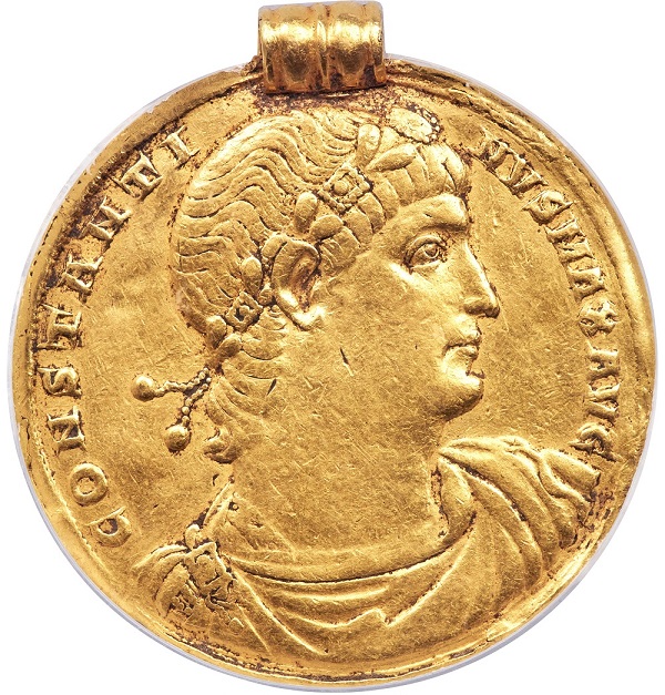 Magnifico e solenne il ritratto imperiale "con gli occhi al Cielo" al dritto del medaglione in asta prossimamente da Heritage