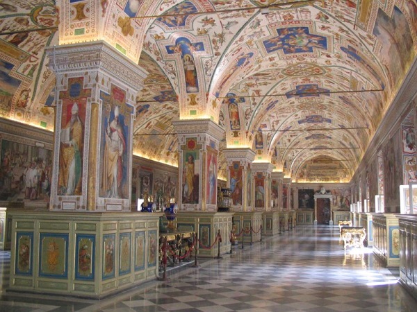 Uno dei magnifici saloni storici della Biblioteca Apostolica Vaticana