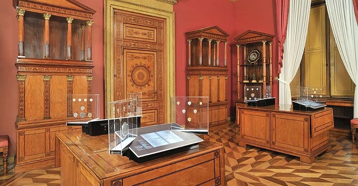 La splendida sala con monetieri d'epoca del Medagliere Reale di Torino, ultimo tra quelli pubblicati nelle monografie del Portale numismatico dello Stato