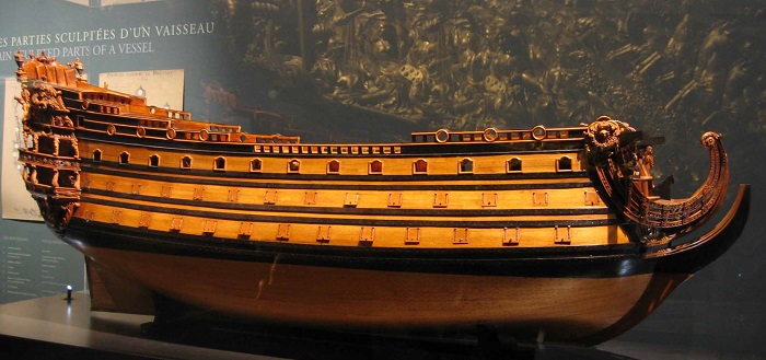 Modello in legno della nave ammiraglia di Luigi XIV, la "Soleil Royal", che con il suo affondamento da parte degli inglesi segnò l'inizio della fine della potenza navale francese