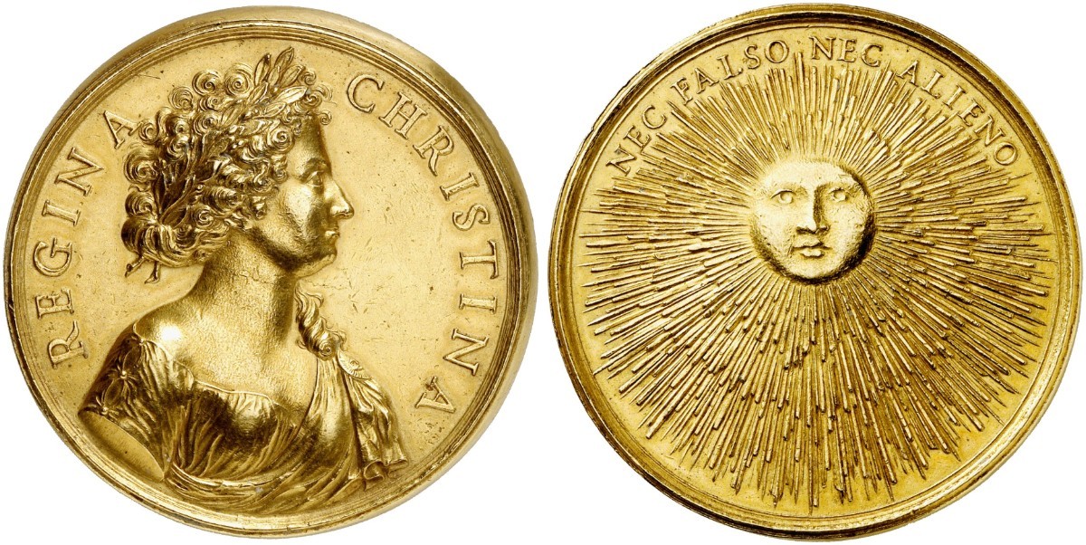Modelli di Massimiliano Soldani Benzi e e coni di Giovanni Battista Guglielmada per questa magnifica medaglia in oro con ritratto della regina Cristina di Svezia