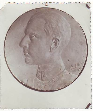 Una rarissima immagine del medaglione in bronzo realizzato da Diomede Patroni nel 1933 e donato a Umberto di Savoia, principe di Piemonte Una rarissima immagine del medaglione in bronzo realizzato da Diomede Patroni nel 1933 e donato a Umberto di Savoia, principe di Piemonte