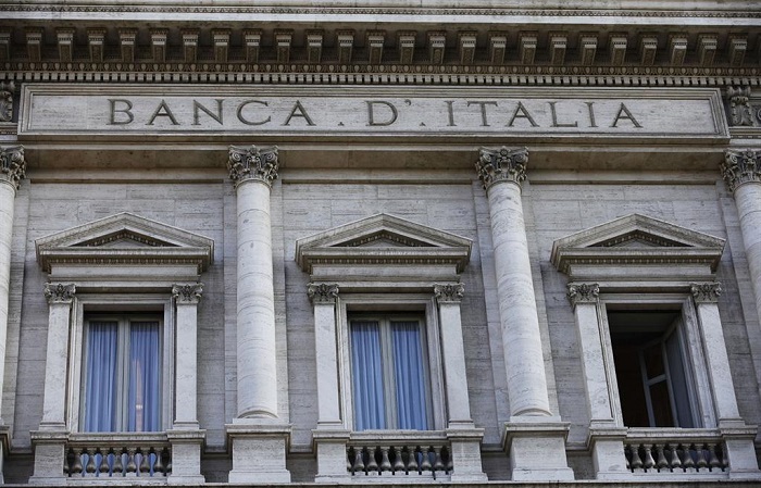 La Banca d'Italia era stata istituita da pochi anni quando, nel 1986, venne emessa la prima versione della 1000 lire Grande M ideata da Rinaldo Barbetti: una banconota che avrebbe fatto epoca in Italia