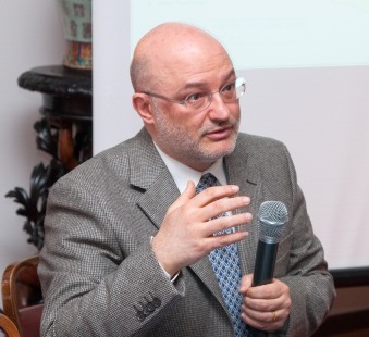 Il professor Michele Asolati, dell'Università di Padova, ha condotto l'evento online del 13 aprile sottolineando l'alto livello di tutte le tesi pervenute alla Commissione giudicatrice