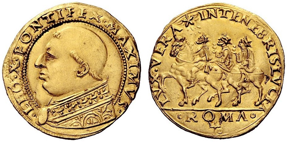 Un capolavoro della numismatica papale del Rinascimento, i due ducati e mezzo in oro con ritratto di Leone X e al rovescio i Magi che cavalcano seguendo la stella al motto LVX VERA IN TENEBRIS LVCET