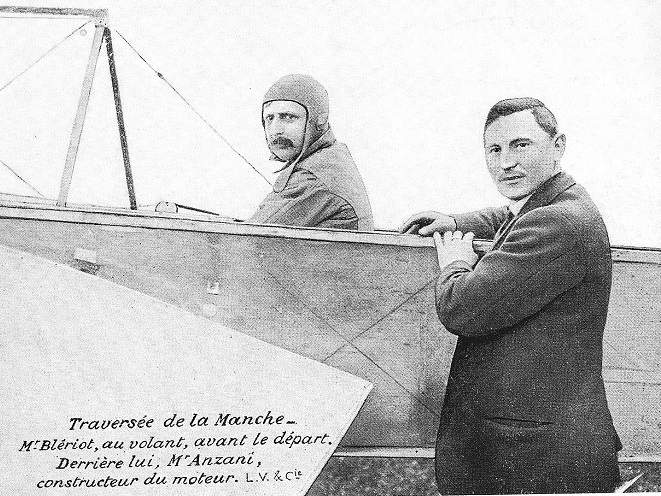 Anno 1909, traversata della mìManica: il pioniere dell'aviazione Louis Blériot con l'ingegner Anzani, ideatore del motore che equipaggia il monoplano nella storica impresa