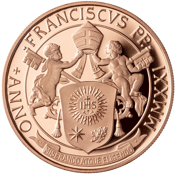 Il dritto dei 20 euro in rame, con lo stemma di papa Bergoglio opera di Daniela Longo