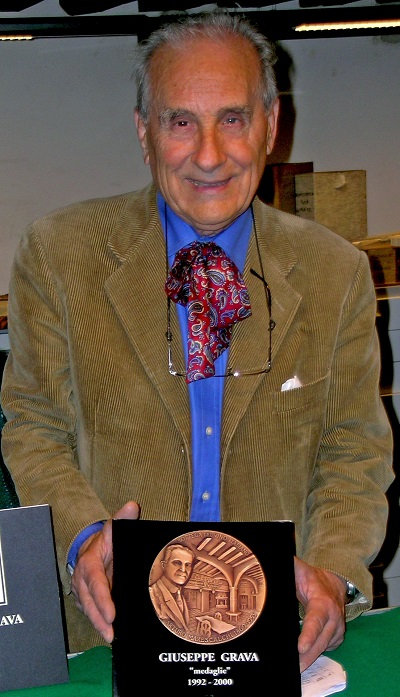 Il maestro Giuseppe Grava (1935-2021) al momento della donazione di una selezione di sue medaglie al Museo Correr di Venezia