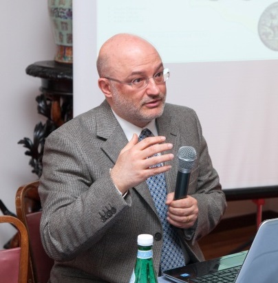 Il professor Michele Asolati è docente associato di Numismatica presso l'Università degli Studi di Padova
