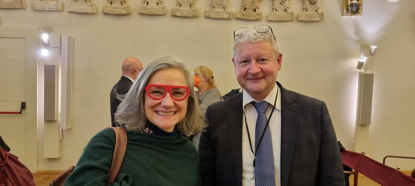 Il presidente del Circolo numismatico patavino, Gianpietro Sanavia, con Eliana Negroni, fondatrice di Archivio Negroni - Tools for contemporary arts