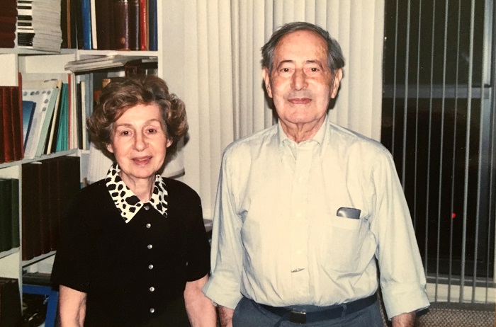 Il grande collezionista numismatico Mark Salton con la moglie Lottie in una foto del 2001