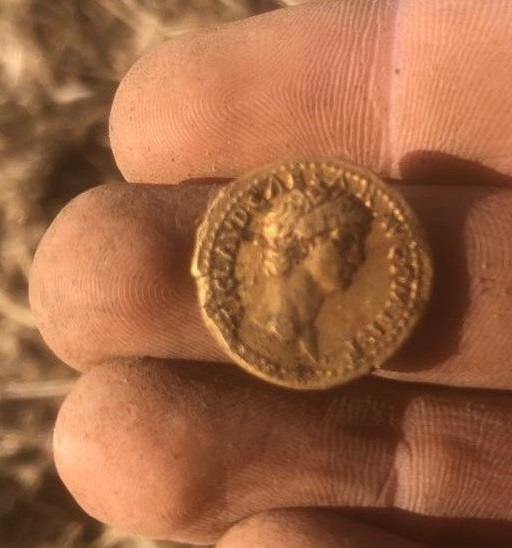 C'è anche un aureo di Claudio, caso quasi unico, tra le monete ritrovate da Goerge Ridgeway