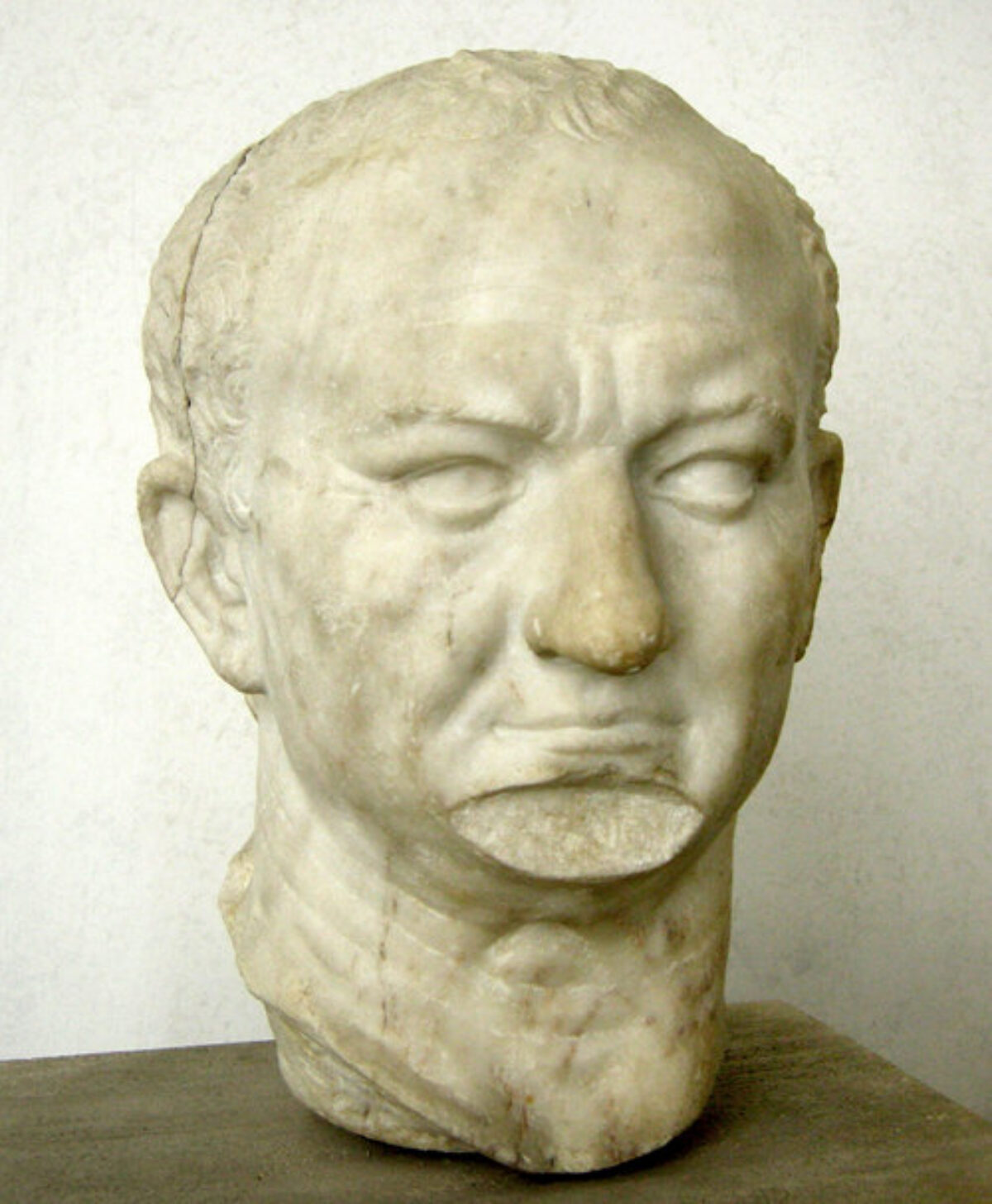 Fu Vespasiano a congedare la Legio XVI Gallica dopo la disastrosa seconda battaglia di Bedriacum