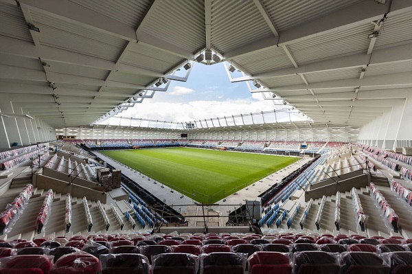 Uno scorcio interno del moderno Stade de Luxembourg inaugurato nel 2021