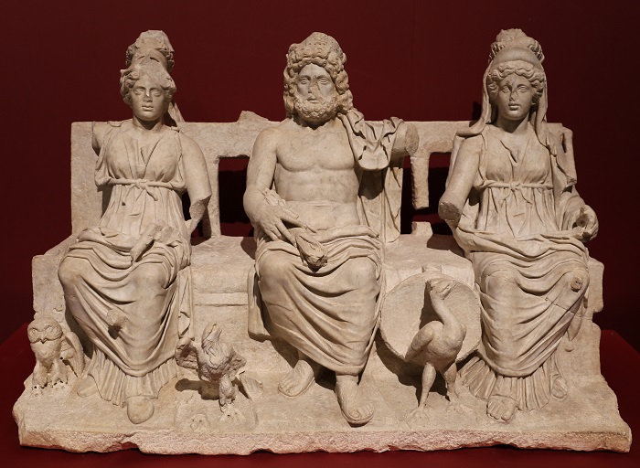 Il gruppo scultoreo della Triade Capitolina del II secolo d.C. conservato a Guidonia Montecelio