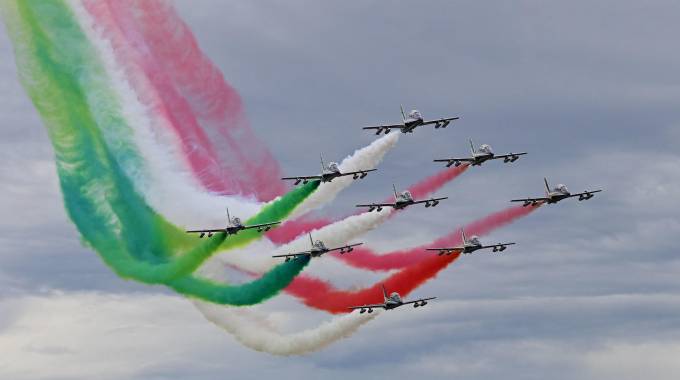 Le Frecce tricolori, biglietto da visita dell'Aeronautica e dell'Italia nel mondo testimoniano il livello professionale e tecnologico dell'Arma azzurra