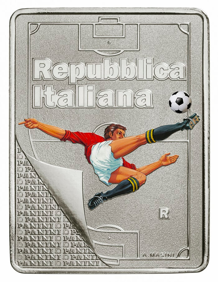 Una rovesciata passata alla storia, quella impressa da decenni su milioni e milioni di bustine di figurine Panini dedicate alla passione per il calcio