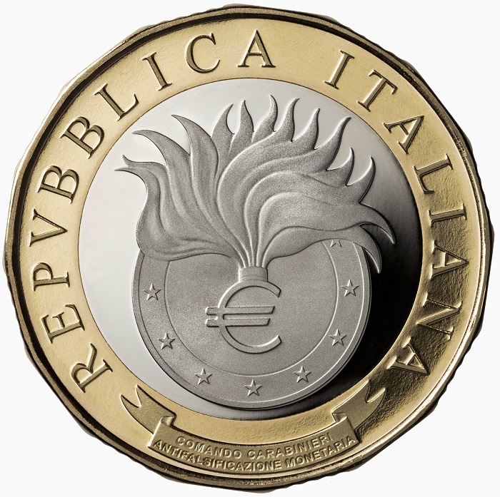 Il dritto della moneta da 5 euro proof, bimetallica e poligonale, che l'Italia dedica al Comando Carabinieri antifalisificazione monetaria che compie trent'anni
