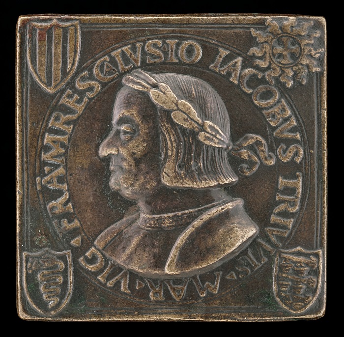 Una magnifica e rara placchetta uniface fusa in bronzo dal Caradosso (1452-1526/1527) di circa 46 millimetri di lato che ritrae Gian Giacomo Trivulzio come maresciallo di Francia