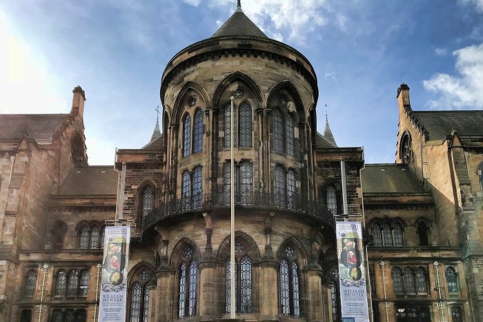 L'Hunterian Museum di Glasgow, in Scozia, porta il nome di un medico e anatomista che alla sua morte, nel 1783, lasciò le sue ricche collezioni, compresa una di monete, all'ateneo della città