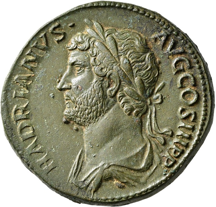 Il magnifico ritratto dell'imperatore Adriano sul sesterzio che, al rovescio, ci mostra quella che è la più bella personificazione in moneta della Dacia, l'odierna Romania