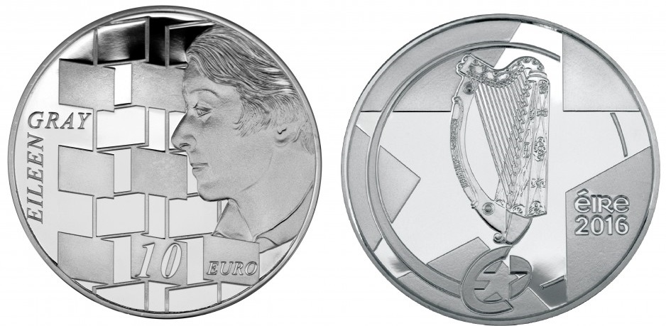 La prima moneta modellata da Sandra Deiana è stata per l'Irlanda nel 2016: una 10 euro per è stata una Eileen Gray, designer di mobili e un'architetto, considerata una pioniera dell’International Style