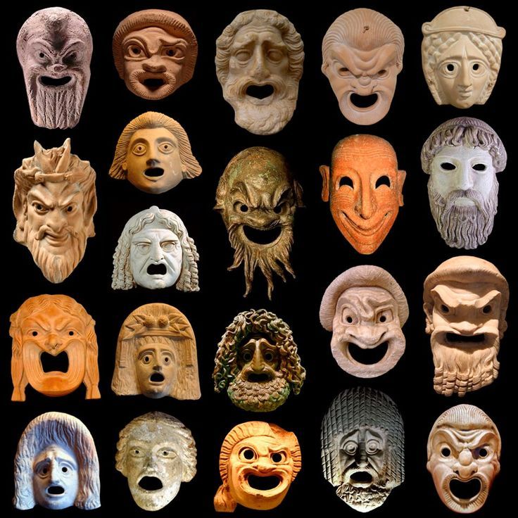 Tante, tantissime le fogge delle maschere teatrali nella Grecia antica, realizzate per enfatizzare i personaggi e i loro tratti sia somatici che interiori