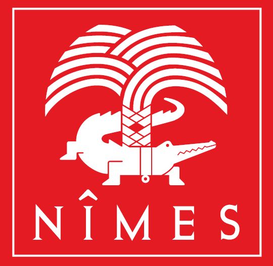 Il moderno logo di Nîmes, ideato nel 1985 e riassuntivo dello stemma civico con palma e coccodrillo