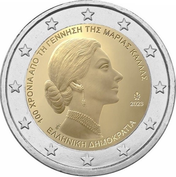 La bella moneta da 2 euro di Grecia dedicata a Maria Callas vede la Divina ritratta di profilo, elegante e altera: un aspetto che nascondeva tuttavia più di un tratto di fragilità 