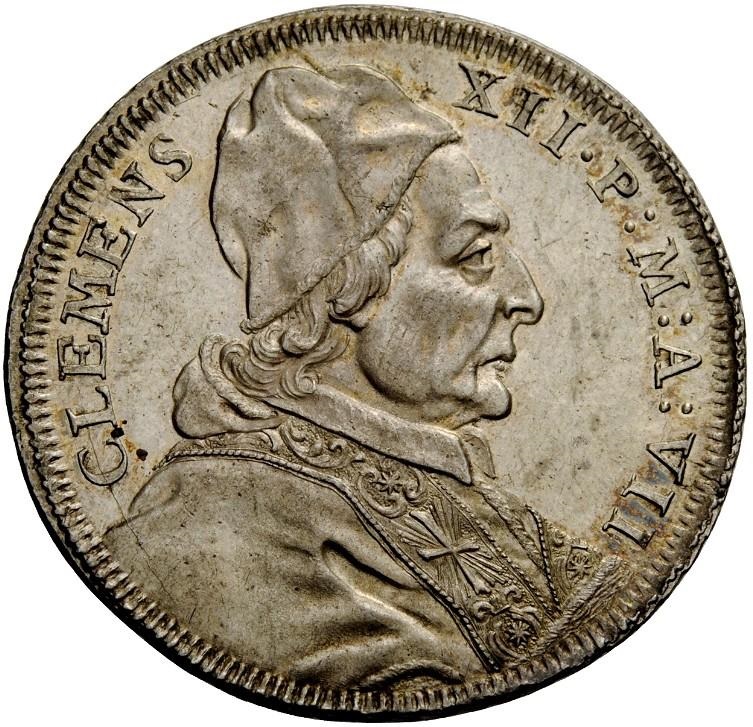 Realistico e solenne, ecco il mezzo busto di papa Corsini inciso sul dritto della moneta, magnifico in questo esemplare che è fra i meglio conservati che si conoscano