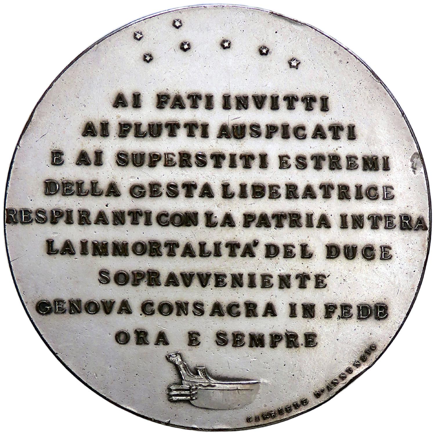Il rovescio dannunziano della medaglia coniata per l'inaugurazione del monumento opera di Eugenio Baroni: ampolloso, grondante retorica, il messaggio del poeta è un implicito invito all'interventismo
