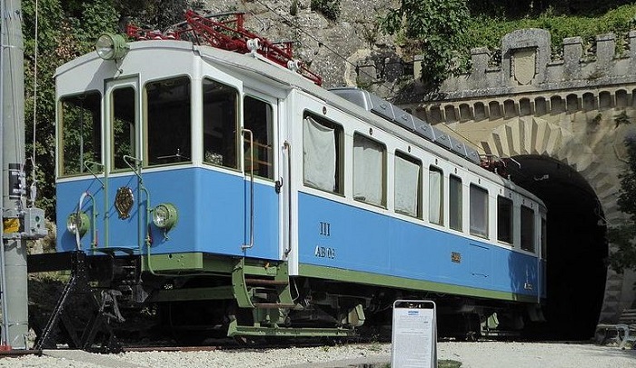 Una delle elettromotrici degli anni Trenta in servizio sulla tratta da San Marino a Rimini, restaurata dal gruppo di appassionati che sul Titano mantiene viva la memoria degli anni d'oro della ferrovia