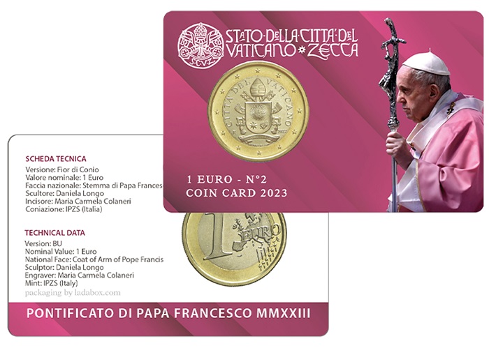 Dal 20 giugno è sul mercato anche la moneta vaticana da un euro con millesimo 2023 confezionata in coincard con un'immagine del pontefice in paramenti liturgici