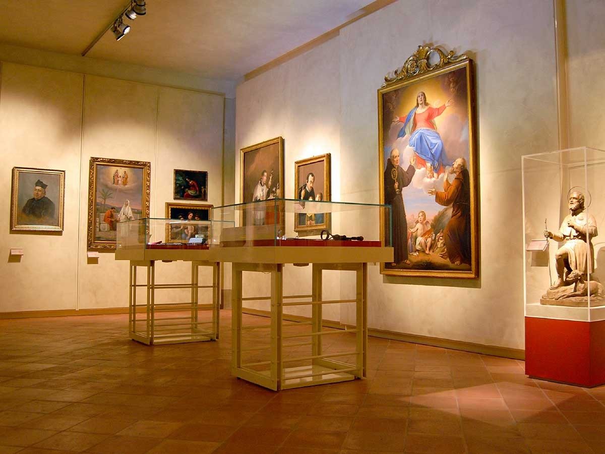 Il Museo diocesano di Carpi ospita opere d'arte pregevoli e possiede anche una raccolta numismatica: inaugurato il 17 maggio 2008, è allestito nella chiesa di Sant'Ignazio di Loyola, edificata fra il 1670 e il 1682 dai Gesuiti