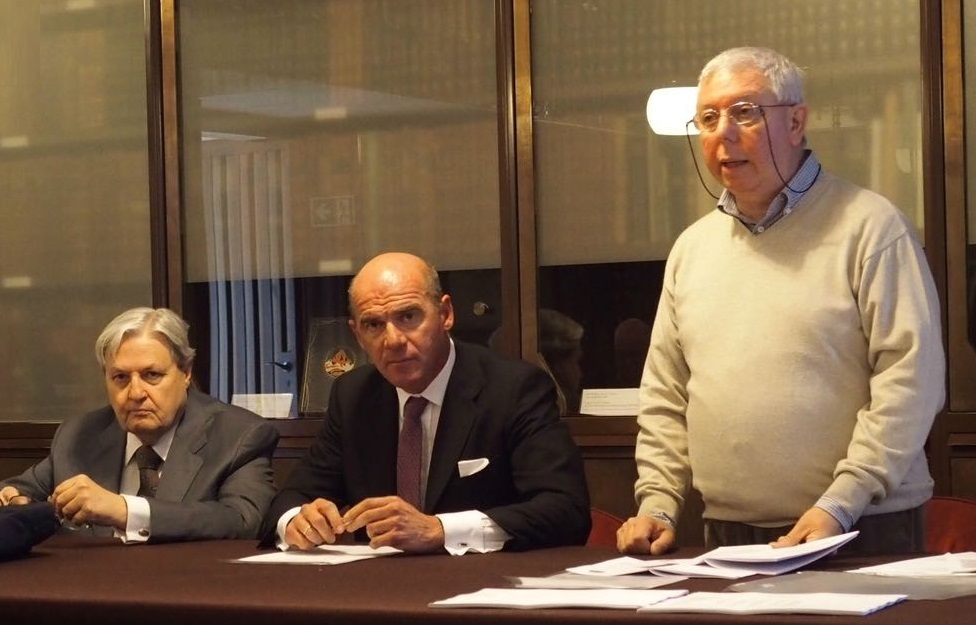 Ermanno Winsemann Falghera (a sinistra) insieme con Nicolò Pirera (attuale presidente SNI) e Gian Angelo Sozzi (segretario) durante una delle assemblee annuali al Castello Sforzesco di Milano