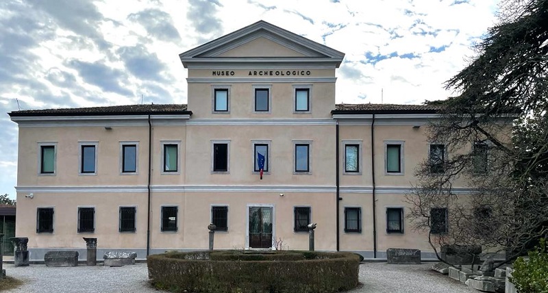 Il Museo archeologico nazionale di Aquileia conserva un ricco patrimonio numismatico, soprattutto proveniente dagli scavi dell'antica città, e rappresenta un polo espositivo d'eccellenza