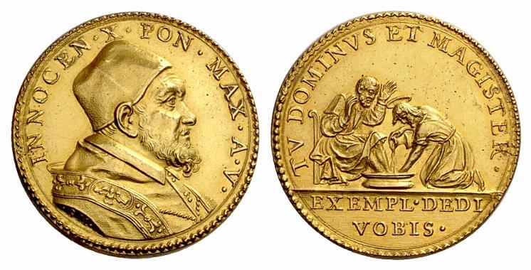 Innocenzo X (Giovanni Battista Pamphilj, 1644-1655): rarissimo esemplare in oro della medaglia della Lavanda fatta coniare per la cerimonia del Giovedì santo con indicazione dell'anno V di pontificato
