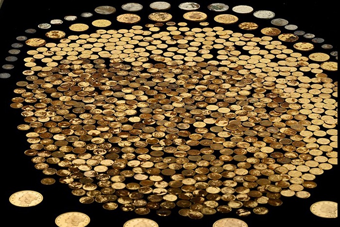 L'eccezionale colpo d'occhio delle oltre 700 monete facenti parte del "grande tesoro del Kentucky" scoperto da un privato nella sua fattoria, certificato da NGC e messo sul mercato da GovMint